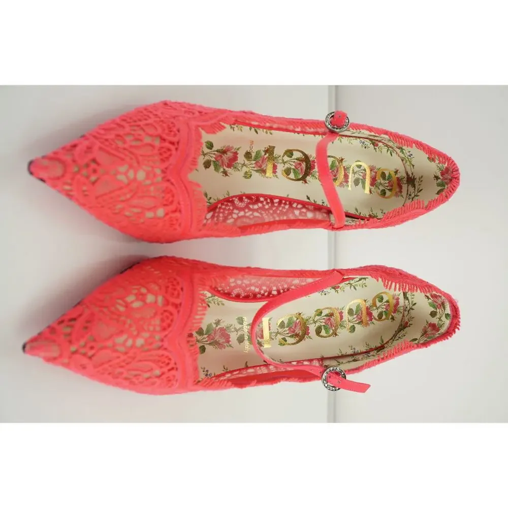 Gucci Virgina 95 Pink Lace Pointed Toe Pumps MJ Strap Size 39.5 NIB $1100 Neon